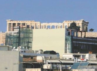 Πολεοδομικό «έγκλημα» στην Ακρόπολη: Η οικιστική ανάπτυξη απειλεί τον ιερό βράχο