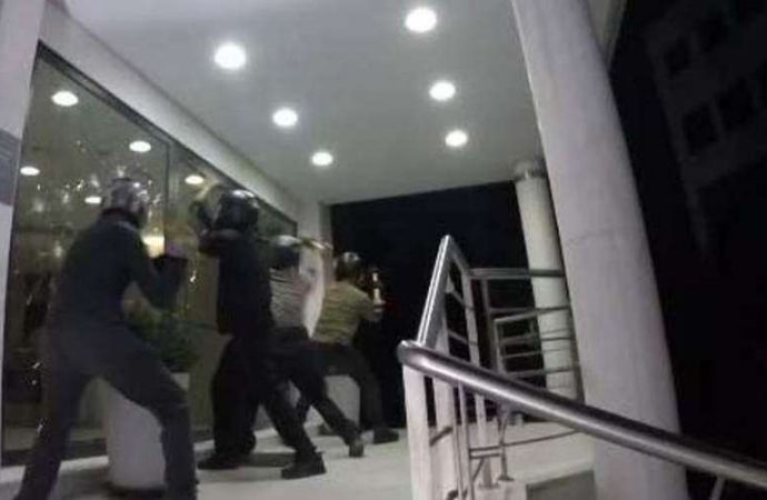 Νέα καταδρομική επίθεση του “Ρουβίκωνα” σε πολυκατάστημα