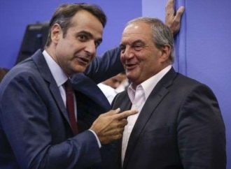Ο Μητσοτάκης, το ΚΙΝΑΛ και οι καραμανλικοί