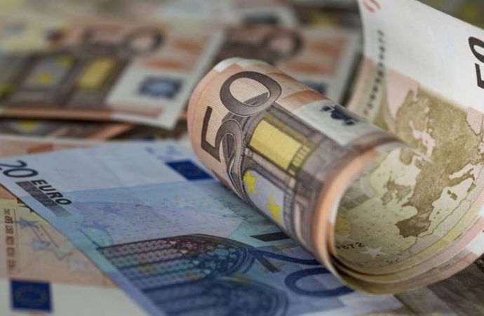 «Βρέχει» χιλιάδες ευρώ τις επόμενες ημέρες – Ποιοι θα πάρουν και πόσα