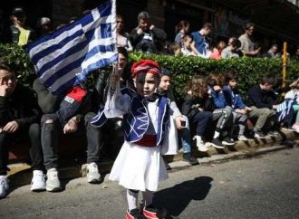 25η Μαρτίου: Η μπάντα των ενόπλων δυνάμεων έπαιξε το Μακεδονία Ξακουστή