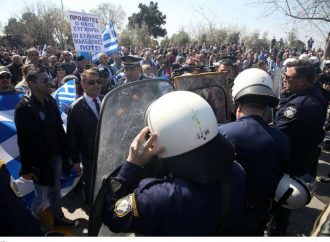 25η Μαρτίου: Ένταση και επεισόδια σε Αθήνα και Θεσσαλονίκη