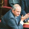 Ο Καραμανλής, τα «ορφανά» και η ακατανόητη αφωνία του