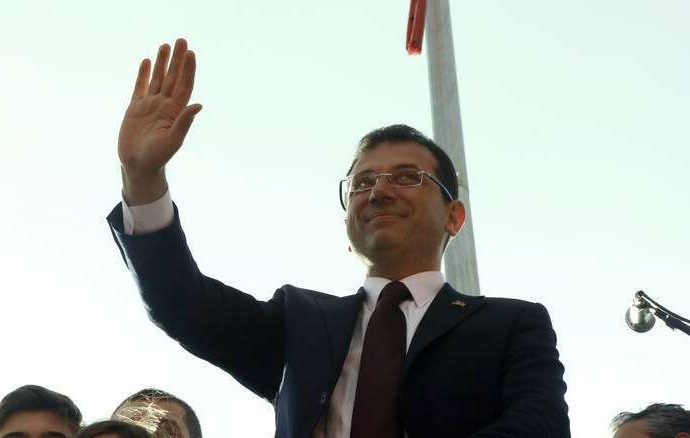 Εκρέμ Ιμάμογλου: Ποντιακής καταγωγής και ελληνόφωνος ο νέος δήμαρχος της Κωνσταντινούπολης