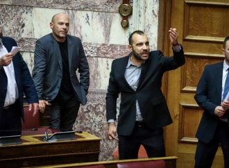 Κακός χαμός στη Βουλή: Χρυσαυγίτης ζήτησε από το ΚΚΕ να αποζημιώσει θύματα του εμφυλίου