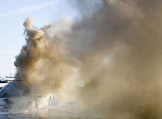 Φωτιά Μαρίνα Γλυφάδας: Καίγονται σκάφη