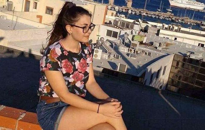 «Έχω τα ρούχα της κάτω από το μαξιλάρι»: Συγκλονίζει η μητέρα της Ελένης Τοπαλούδη