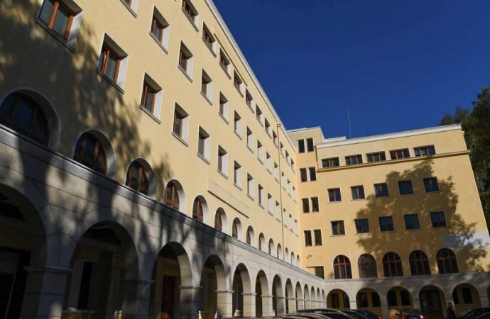 Εκκλησία της Ελλάδας: Τέλος οι κηδείες και τα μνημόσυνα
