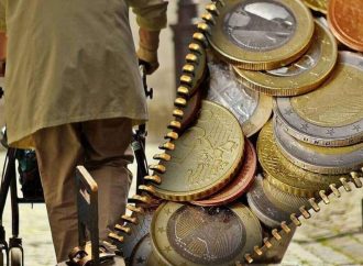 Αναδρομικά: Αυτά είναι τα τελικά ποσά – Ποιοι θα πάρουν έως 15.000 ευρώ