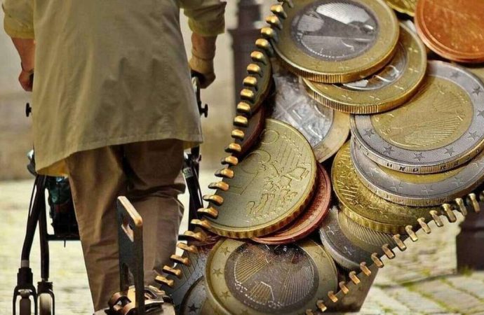 Αναδρομικά: Αυτά είναι τα τελικά ποσά – Ποιοι θα πάρουν έως 15.000 ευρώ