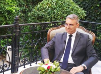 Προκαλεί ο Τούρκος πρέσβης: Πρέπει να μας αντιμετωπίζετε ως γείτονες, όχι ως αντιπάλους