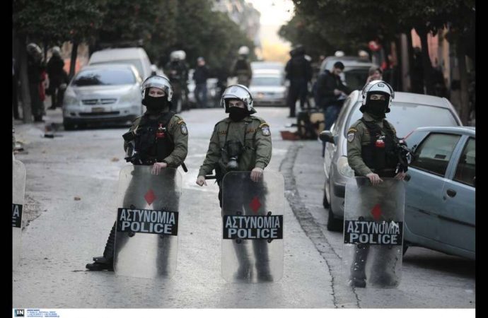 Πολιτική «θύελλα» με φόντο την αστυνομική επιχείρηση στο Κουκάκι
