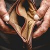 Eurostat: Ούτε νερό και ρεύμα δεν μπορεί να πληρώσει 1 στους 3 Έλληνες