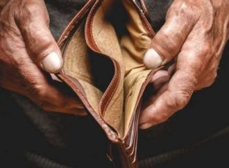 Eurostat: Ούτε νερό και ρεύμα δεν μπορεί να πληρώσει 1 στους 3 Έλληνες