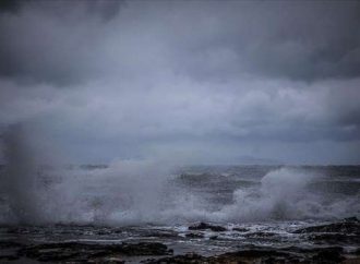 Γροθιά στο στομάχι από μια καυστική σάτιρα