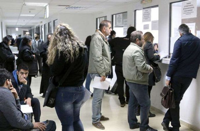 Αναδρομικοί φόροι και πρόστιμα σε 200.000 φορολογουμένους