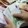 Οι Έλληνες προτιμούν τα μετρητά λόγω …εφορίας!