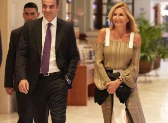 Κυριάκος-Μαρέβα Μητσοτάκη: Η φωτογραφία με τα παιδιά τους που «έριξε» το Instagram