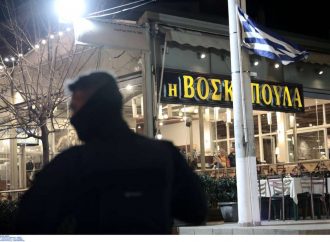 Βάρη: Πώς οι δολοφόνοι εντόπισαν τα θύματά τους – Τι καταθέτουν οι σύζυγοι