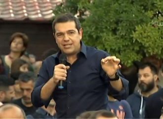 Τσίπρας από τα Τρίκαλα: Δίνουμε τα επιδόματα για να φύγουν οι νέοι από το παιδικό δωμάτιο