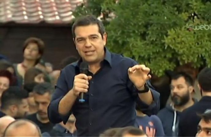 Τσίπρας από τα Τρίκαλα: Δίνουμε τα επιδόματα για να φύγουν οι νέοι από το παιδικό δωμάτιο