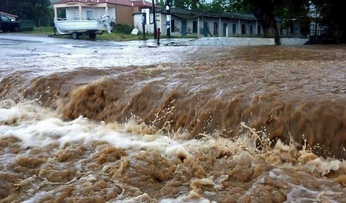 Αλεξανδρούπολη: Νεκρός πυροσβέστης που παρασύρθηκε από τα ορμητικά νερά στον Απαλό