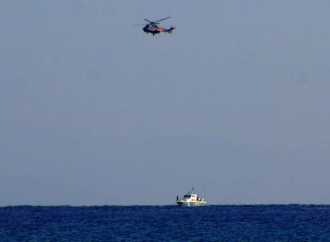 Θρίλερ στο Αιγαίο: Επιβάτης έπεσε από το πλοίο μεταξύ Τήνου και Άνδρου – Αγωνιώδεις έρευνες