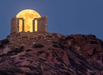 Βόλτα και συναυλίες κάτω από το ολόγιομο φεγγάρι