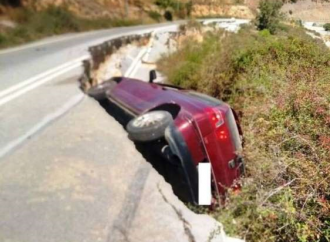 Κρήτη: Υποχώρησε ο δρόμος και αυτοκίνητο έπεσε στο κενό
