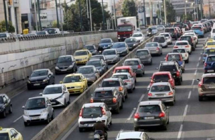 Καραμπόλα 4 οχημάτων στην Αττική Οδό – Μεγάλες καθυστερήσεις