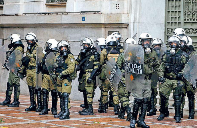 «Ομάδες συλλήψεων» στα ΜΑΤ