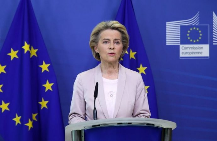 Φον Ντερ Λάιεν: Εντός του καλοκαιριού θα εμβολιάσουμε το 70% των Ευρωπαίων