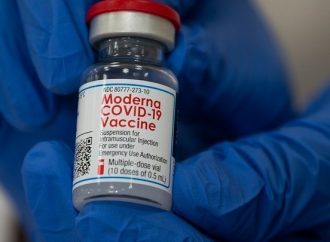 Εμβόλιο-Covid-19: Η Moderna προτείνει να γεμίζει τα φιαλίδια με επιπρόσθετες δόσεις