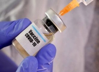 FT: Η ΕΕ ζητάει πρόσβαση στα εμβόλια της AstraZeneca που παράγονται στις ΗΠΑ