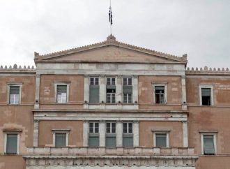 Eργασιακό ν/σ: Πολιτική σύγκρουση για τις διατάξεις «προστασίας της εργασίας»