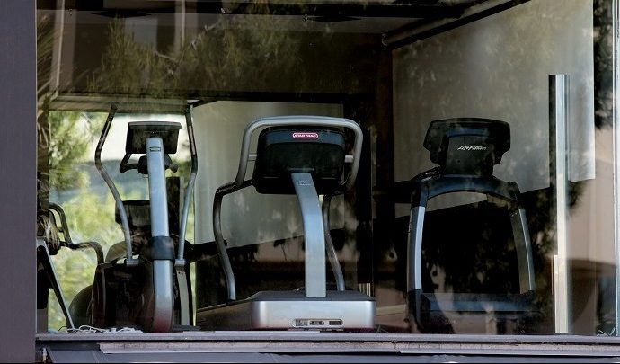 Άδ. Γεωργιάδης: Ειδική ενίσχυση για τα γυμναστήρια – Πότε ανοίγουν κέντρα αισθητικής, σχολές οδηγών