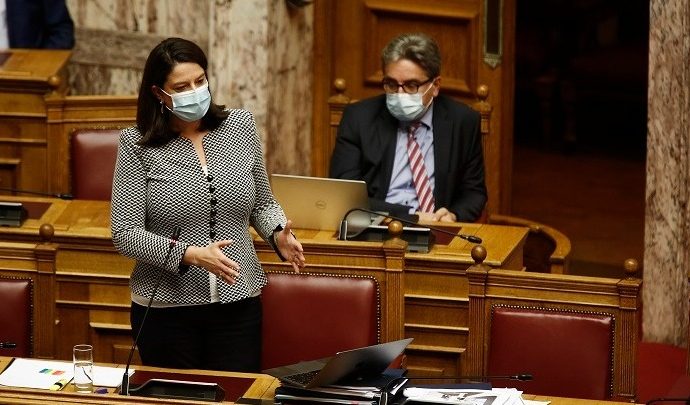 Συζήτηση του ν/σ για την τριτοβάθμια εκπαίδευση: Απαντήσεις της Ν. Κεραμέως στις παρατηρήσεις Γεννηματά-Βαρουφάκη