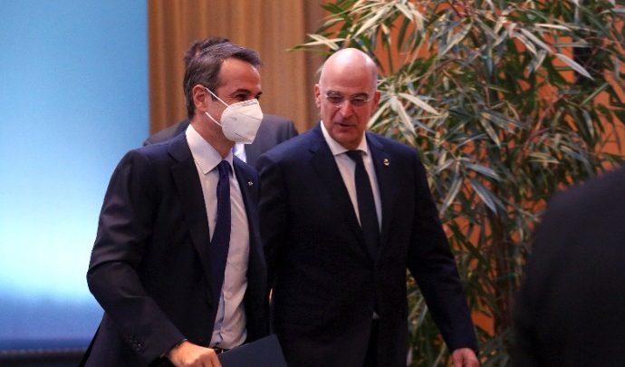 Συνάντηση του πρωθυπουργού με τον υπουργό Εξωτερικών ενόψει της επίσκεψης στην Τουρκία