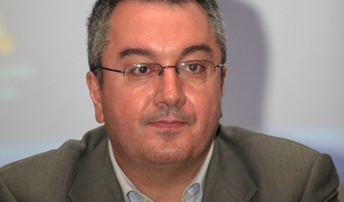 Ηλίας Μόσιαλος: Η παραπληροφόρηση για τα εμβόλια σκοτώνει