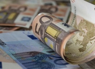 Στην επιδότηση επιχειρήσεων που έχουν πληγεί από τη πανδημία εστιάζει η κυβέρνηση