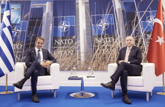 Σύνοδος ΝΑΤΟ – Μαδρίτη: Στο ίδιο τραπέζι Μητσοτάκης – Ερντογάν