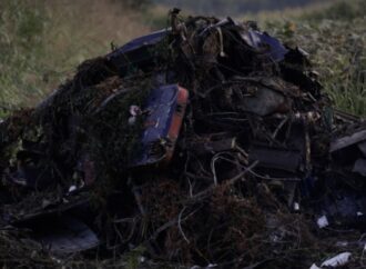 Πυροσβεστική: Δεν βρέθηκαν επικίνδυνες ουσίες στο χώρο όπου κατέπεσε το αεροσκάφος Αντόνοφ – Ανασύρθηκαν και οι 8 σοροί του πληρώματος