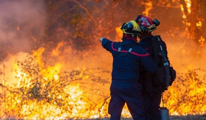 Η Ευρώπη σπεύδει να βοηθήσει τη Γαλλία, που συνεχίζει να βιώνει πύρινο εφιάλτη