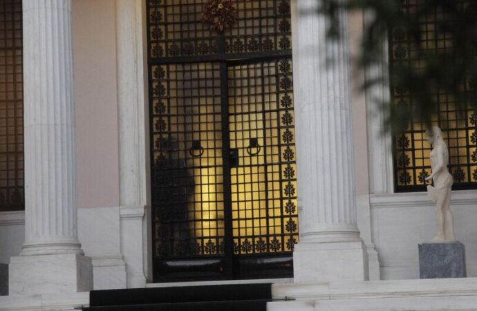 Σφοδρή πολιτική αντιπαράθεση για τις παρακολουθήσεις – Τη Δευτέρα η δήλωση Μητσοτάκη