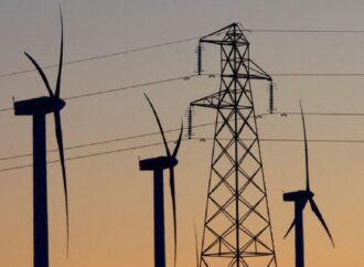 Οι νέοι τιμοκατάλογοι για το ηλεκτρικό ρεύμα που ισχύουν από σήμερα – Οι αναπροσαρμογές της τελευταίας στιγμής