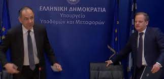 Γεραπετρίτης: «Θέλω να ζητήσω συγγνώμη από τις οικογένειες των θυμάτων» – Η τελετή παράδοσης παραλαβής του υπουργείου από τον Καραμανλή