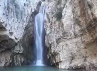 Το άγνωστο φαράγγι της Αιτωλοακαρνανίας με τον θεαματικό καταρράκτη