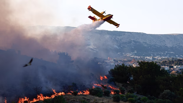 Φωτιά στα Κουφάλια Θεσσαλονίκης – Μήνυμα από το 112 για παραμονή σε ετοιμότητα