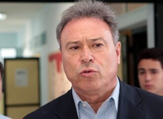 Σγουρός αμφισβητεί την απόφαση του Συνεδρίου και τον Ανδρουλάκη – Δέκα ημέρες υποψήφιος, όλα στην κάλπη ακόμη και η συγκυβέρνηση με τη ΝΔ