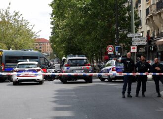 Επίθεση με μαχαίρι στο Παρίσι: Ο δράστης που τραυμάτισε τρεις γυναίκες ισχυρίστηκε ότι τον διέταξε ο Αλλάχ